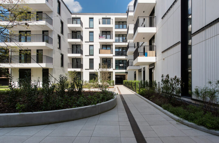 Jasny apartament z balkonem | Młyny Mogilska