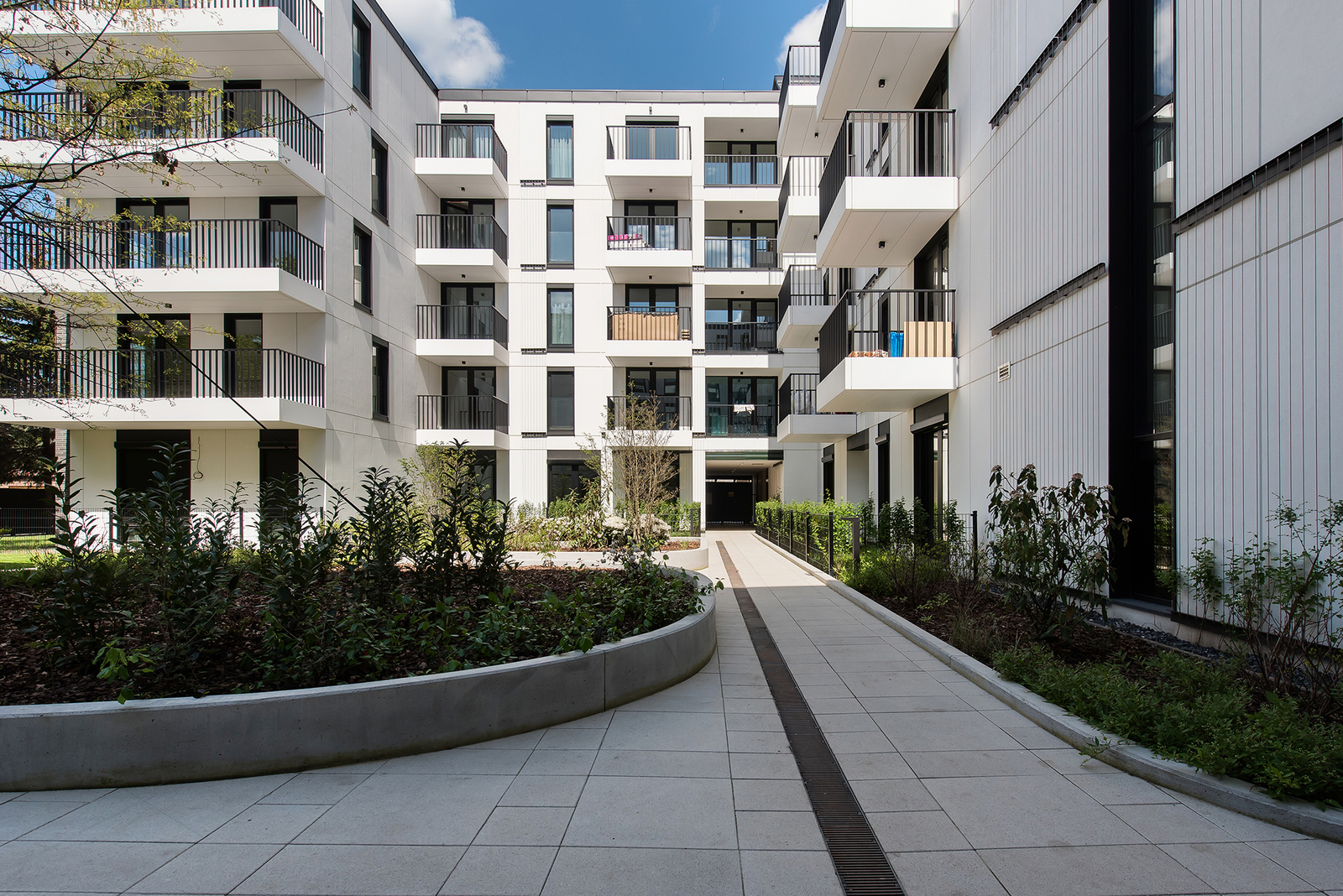 Jasny apartament z balkonem | Młyny Mogilska