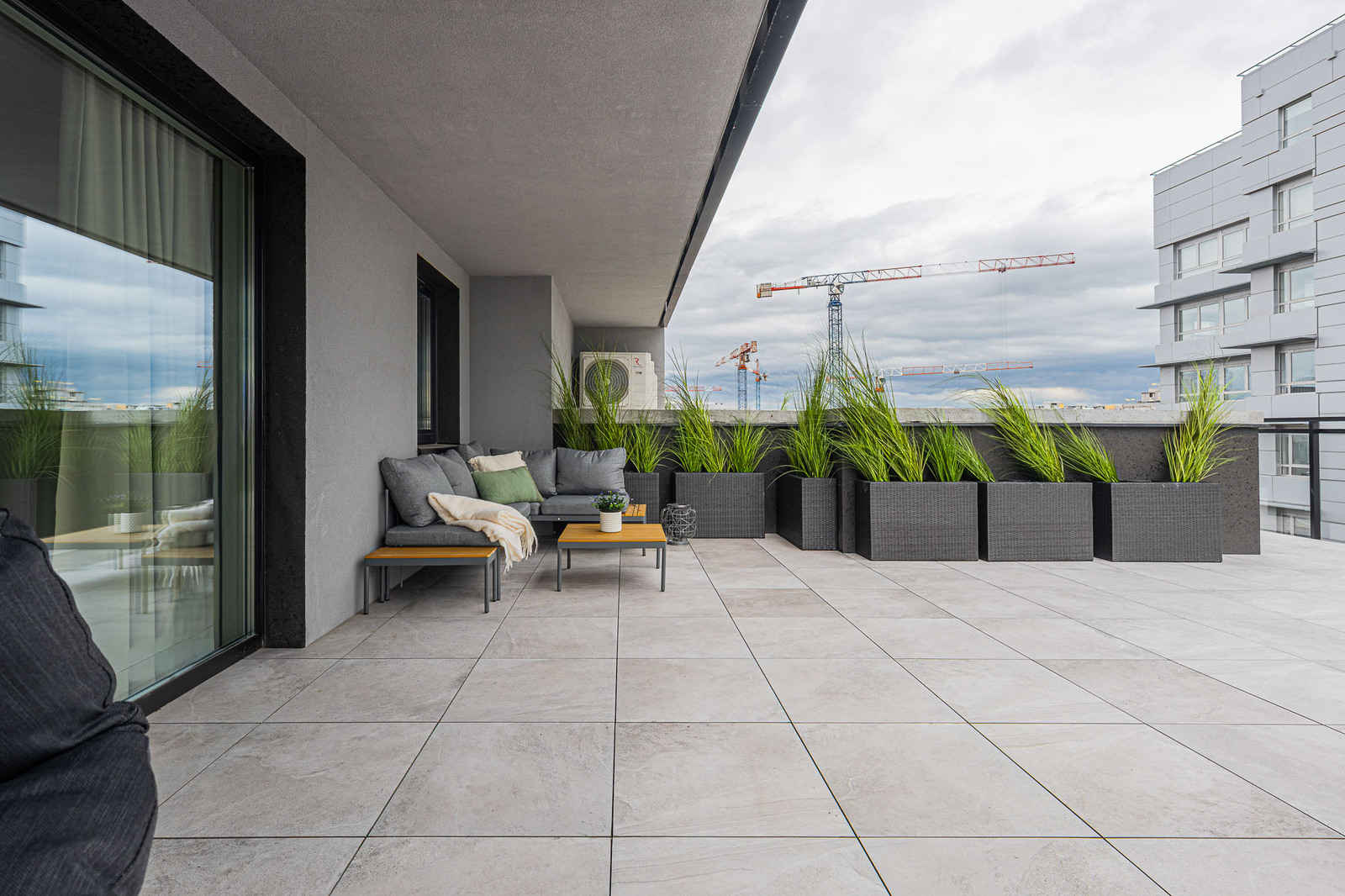 Exclusive apartment | 90 sqm Terrace | 2 Parkings