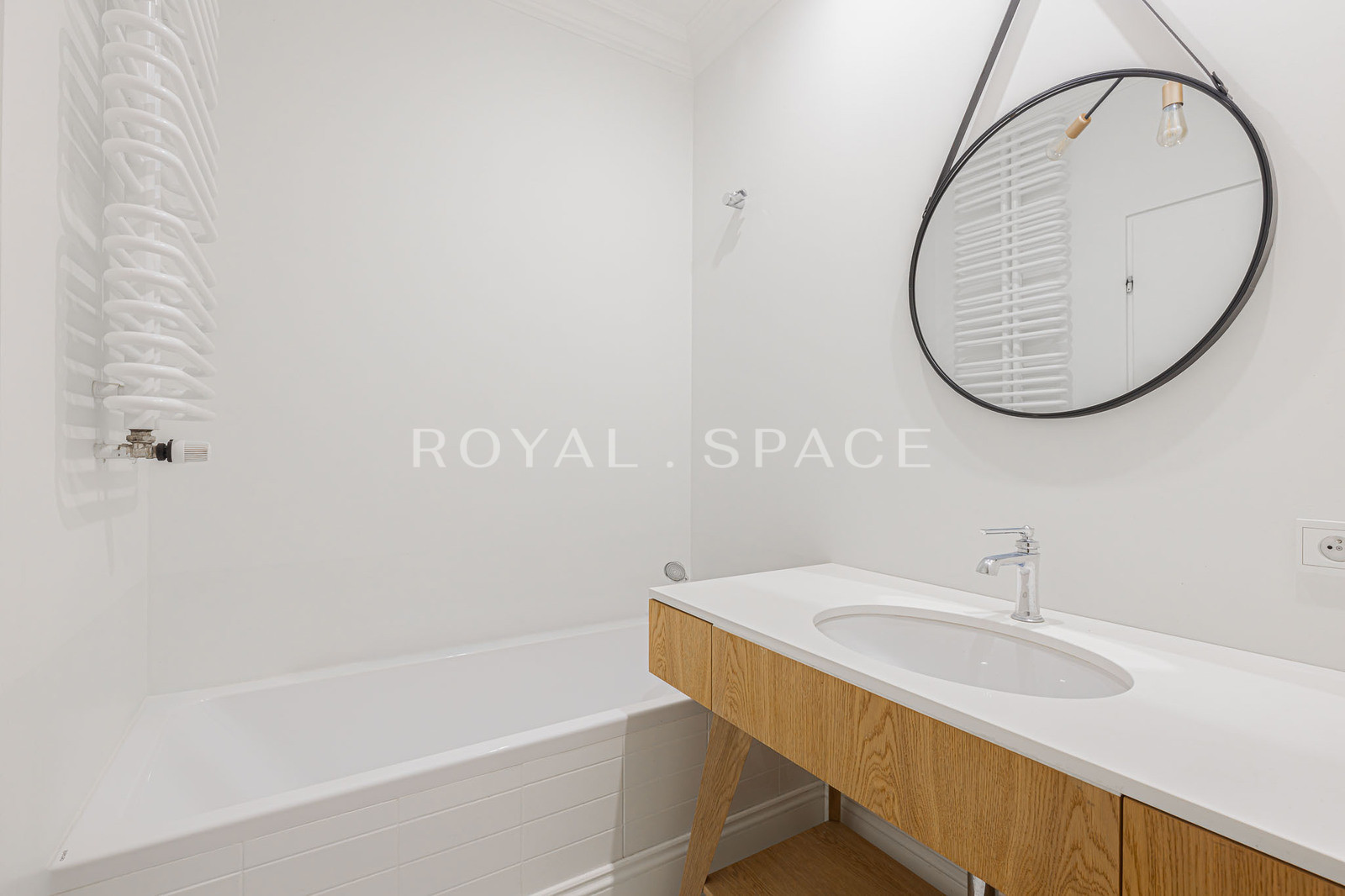 Exclusive 3-Bedroom Apartment | Wilanów