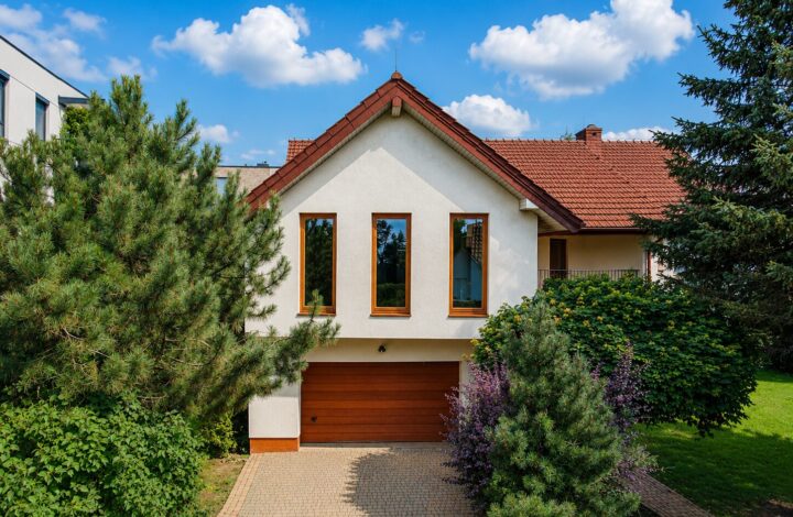 Elegant House with Garden | Wola Justowska
