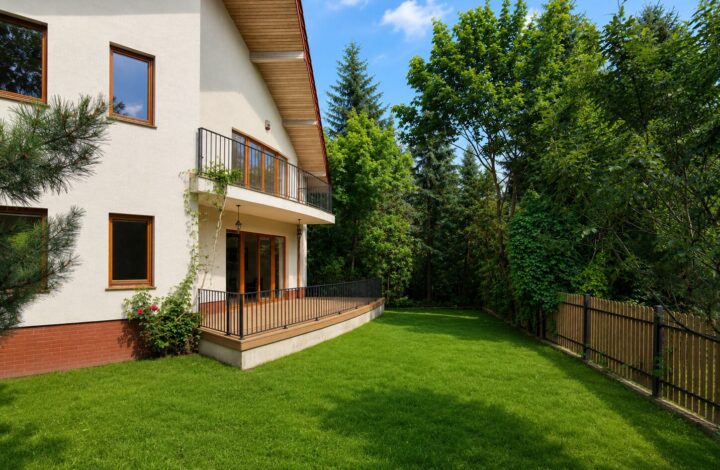 Elegant House with Garden | Wola Justowska