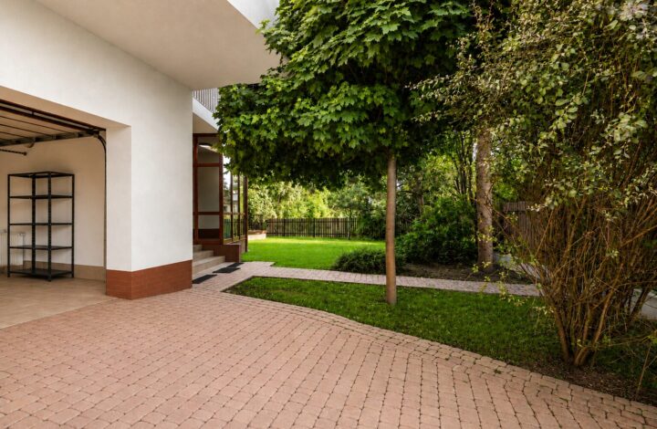 Elegant House with Garden | Wola Justowska