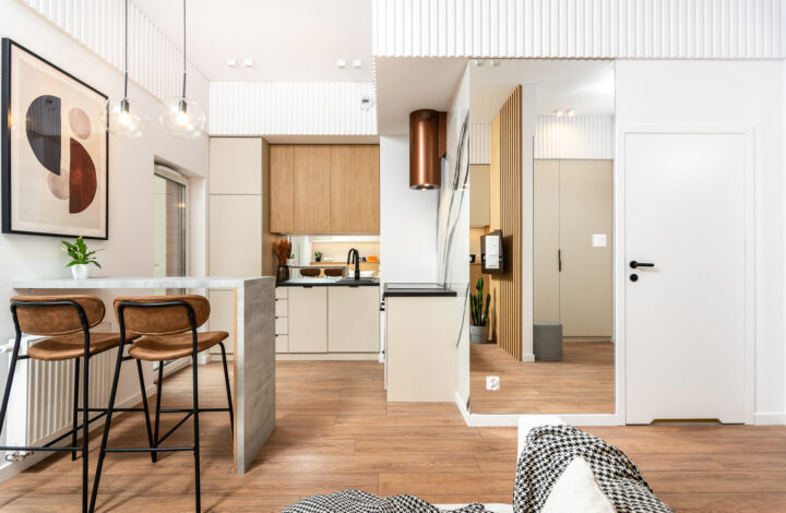 Modern studio with high ceilings and a garden!