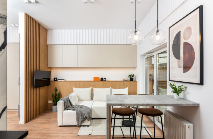 Modern studio with high ceilings and a garden!