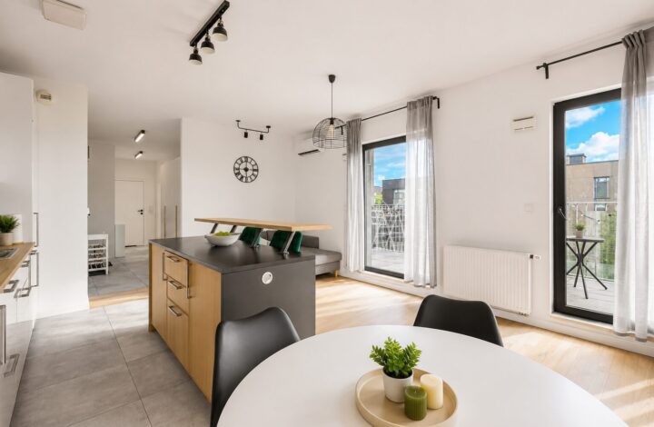 Sunny Apartment with Terrace | Wilanów
