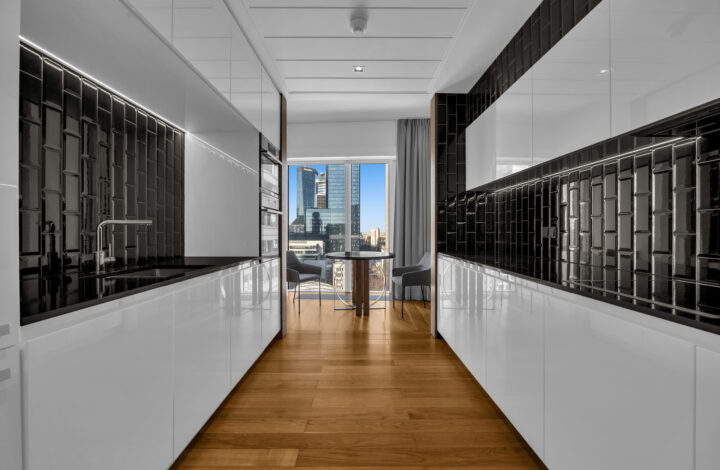 Złota 44 – Best price in the building!