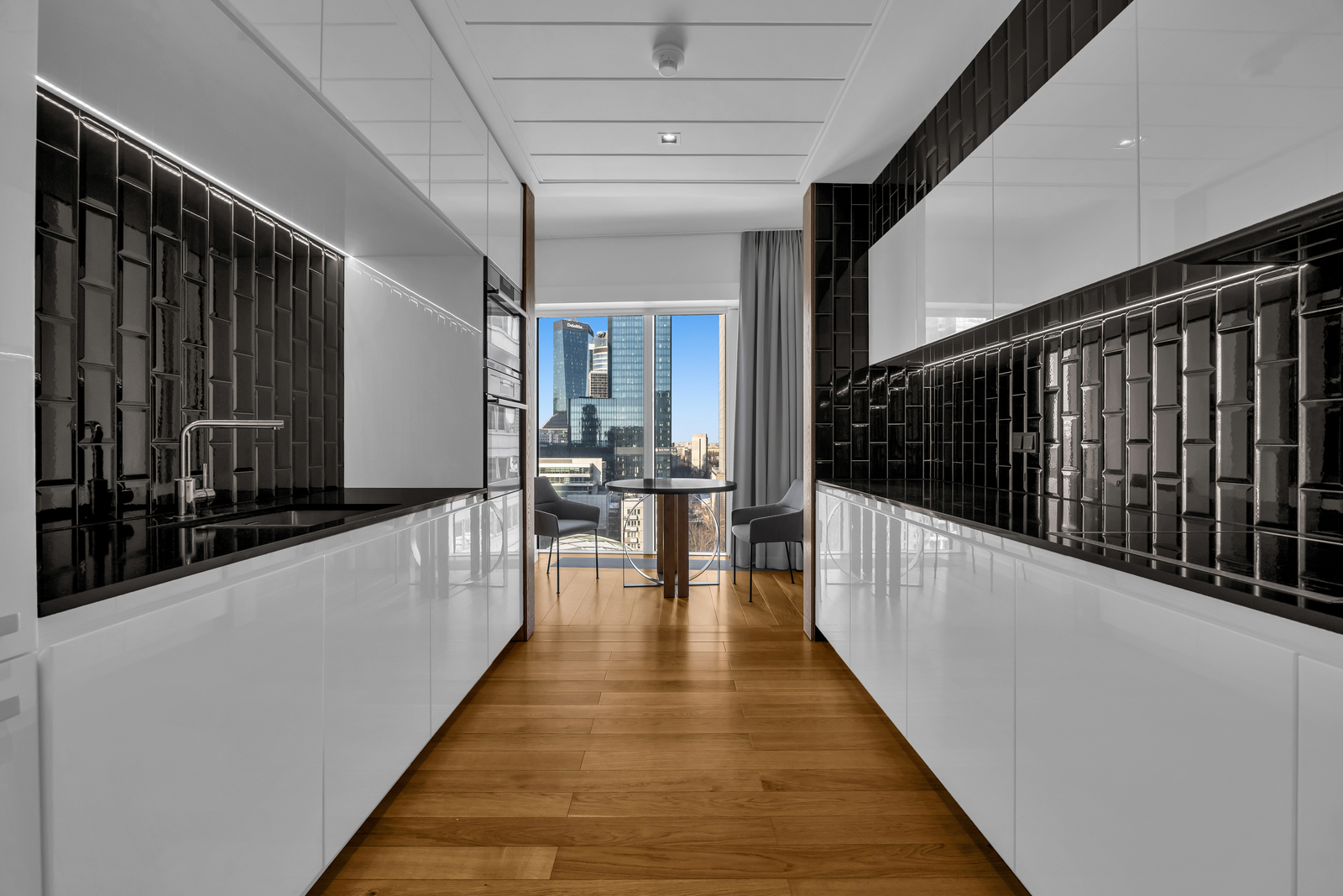 Złota 44 – Best price in the building!
