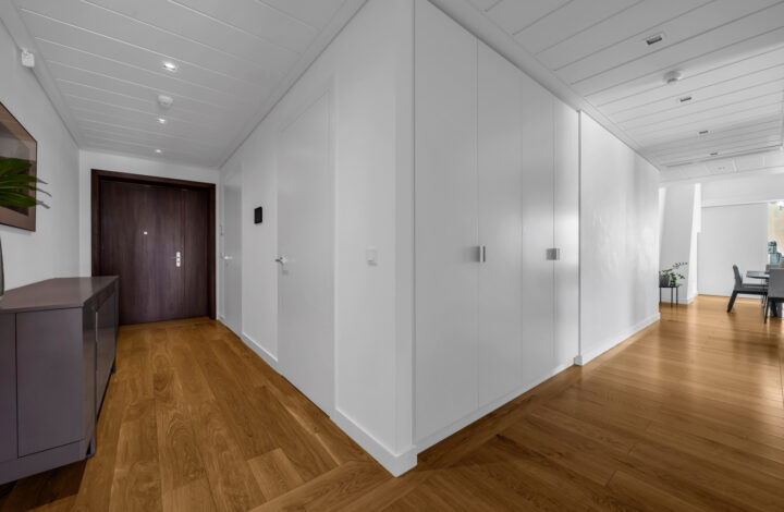 Złota 44 – Best price in the building!