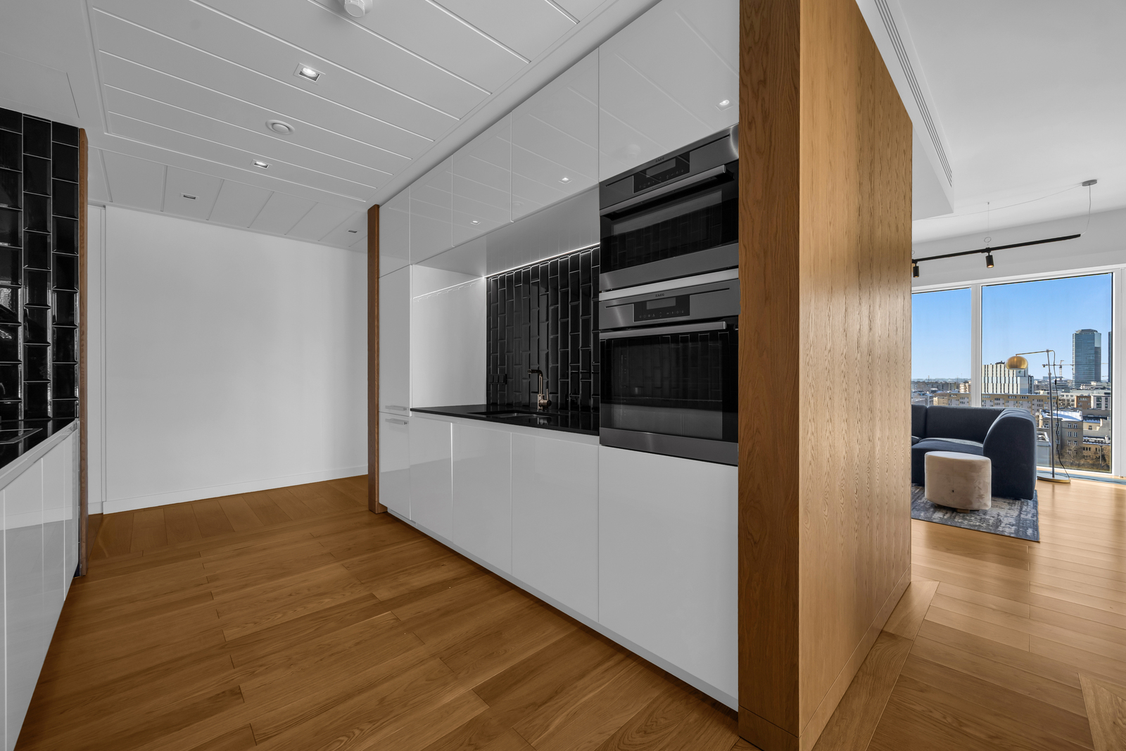 Złota 44 – Best price in the building!