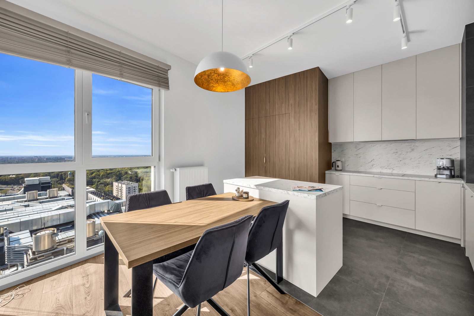 Apartament z Panoramą Miasta | 24 Piętro | Wola