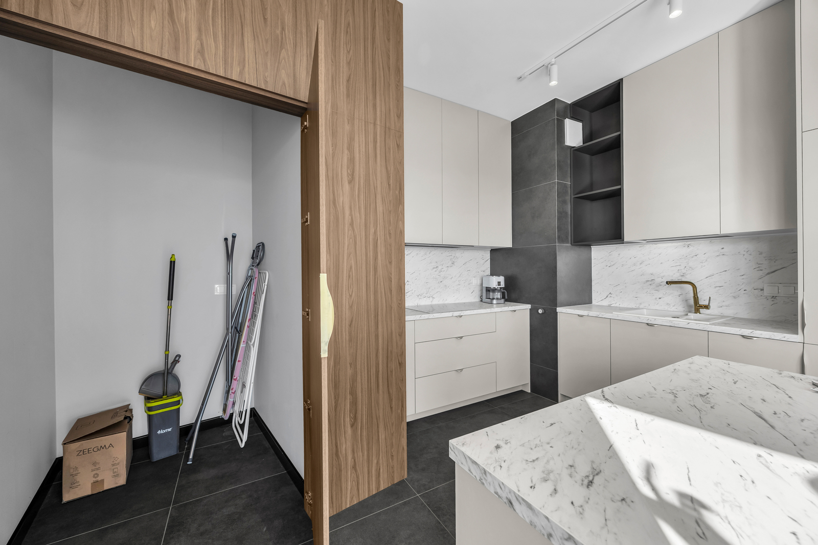 Apartament z Panoramą Miasta | 24 Piętro | Wola
