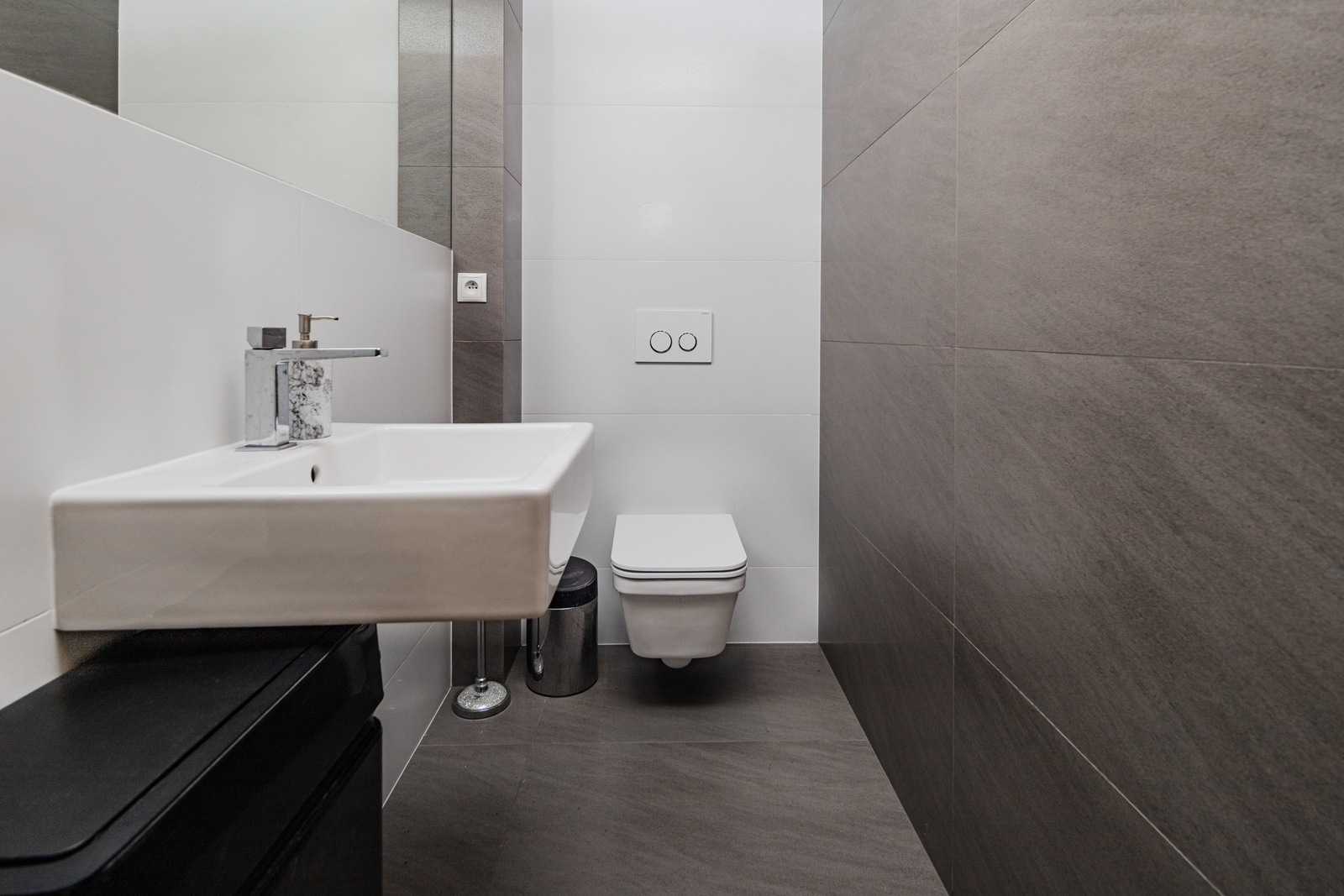 Apartment with Private Garden near Błonia