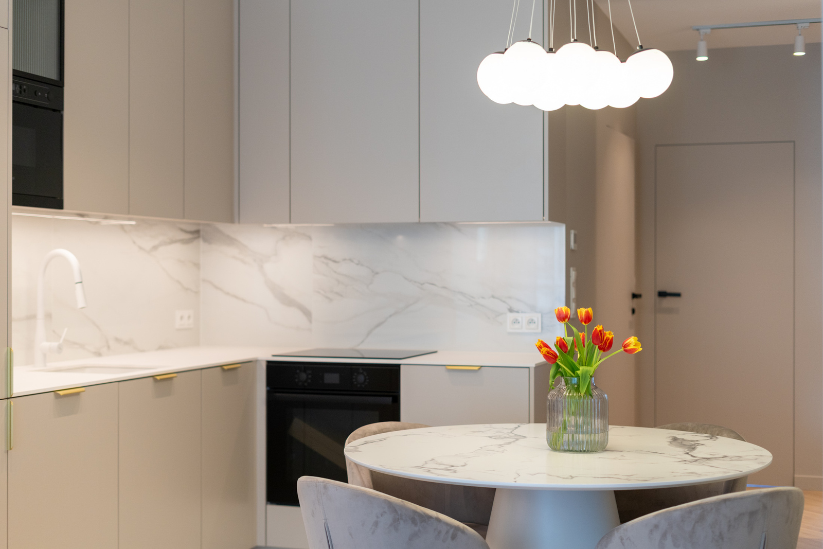 Jasny apartament w Młynach Mogilska!