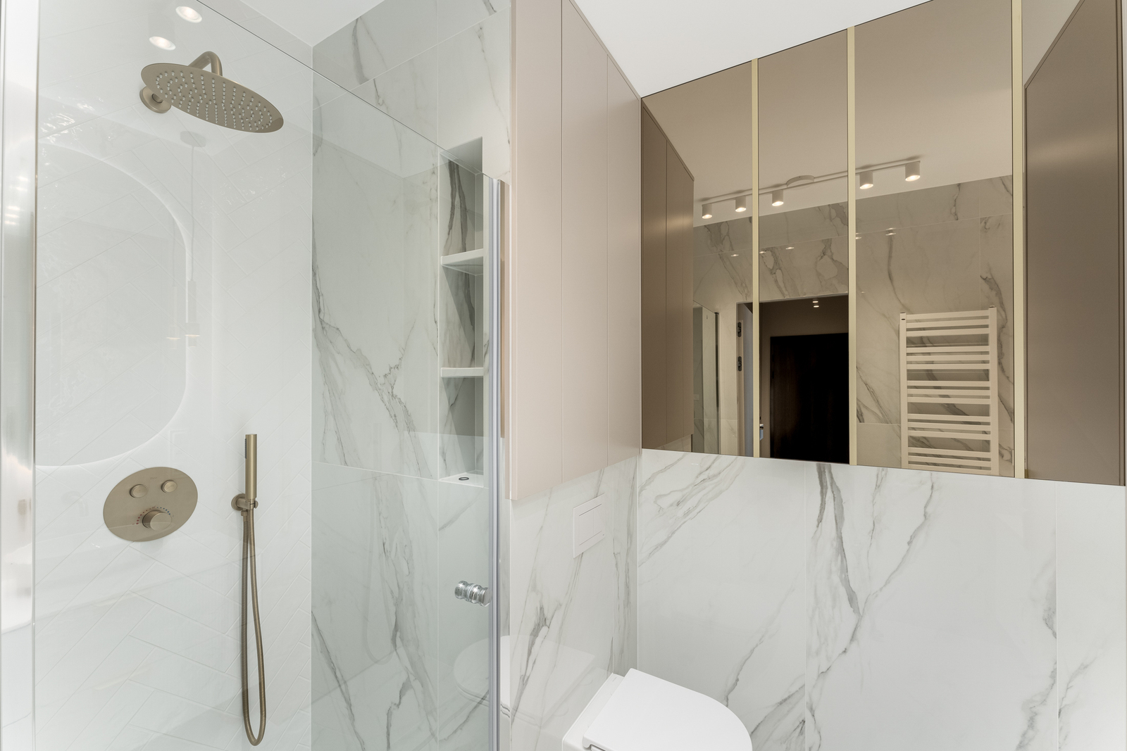 Jasny apartament w Młynach Mogilska!