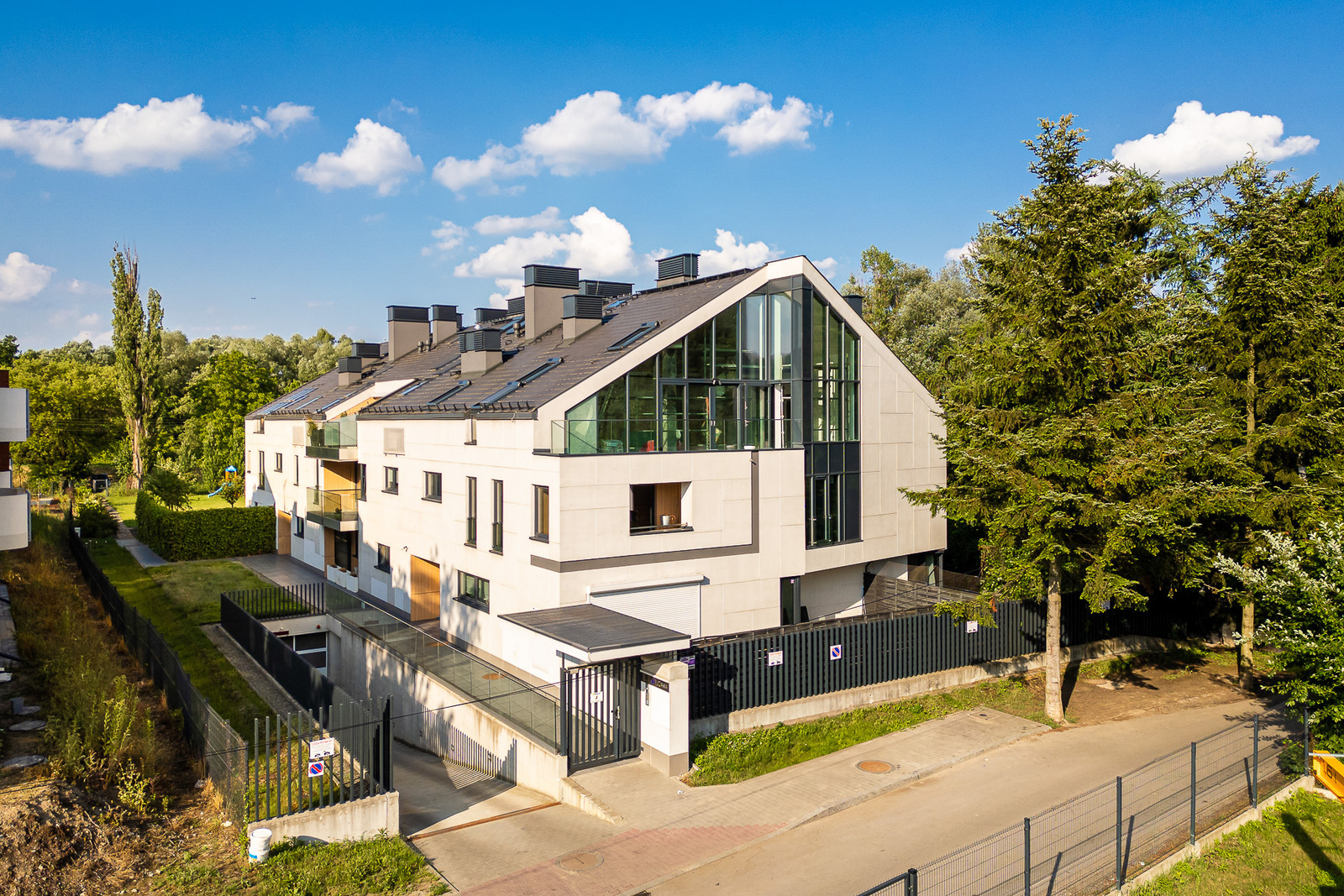 Unikalny apartament z prywatnym ogrodem o pow. 4a!