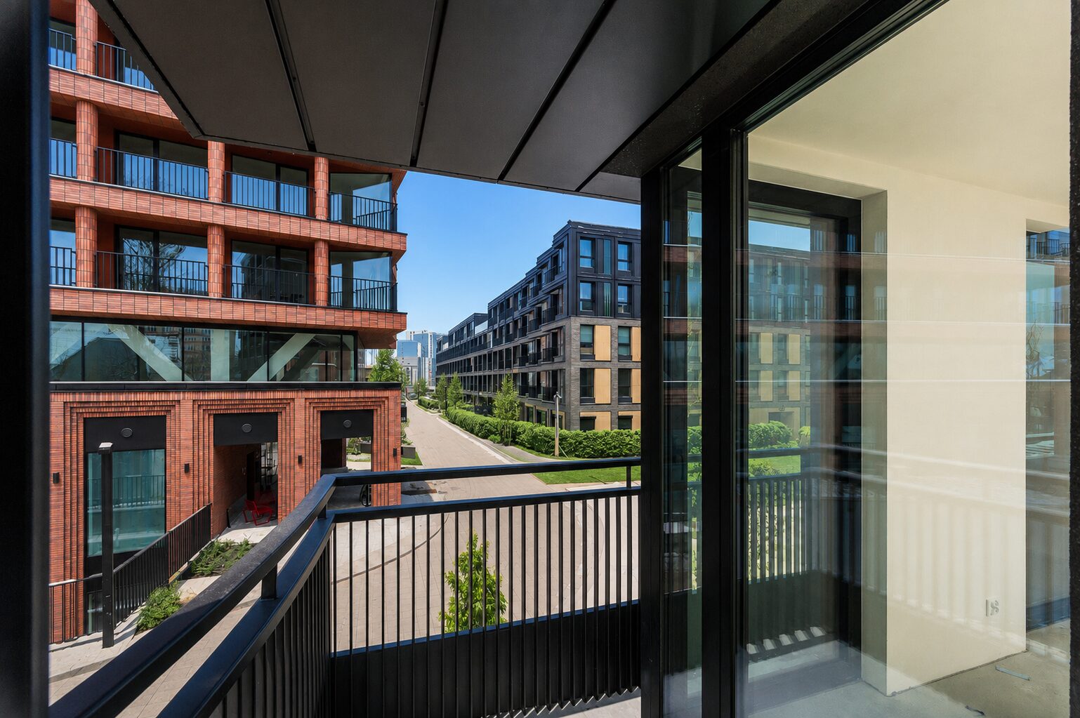 3-room apartment with a 20-meter square terrace