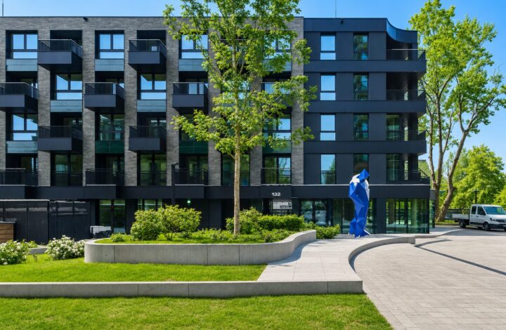 3-room apartment with a 20-meter square terrace