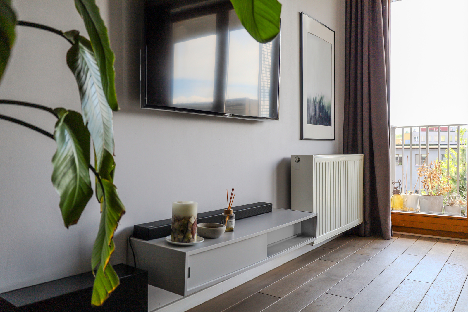 Stylish Apartment with Two Balconies