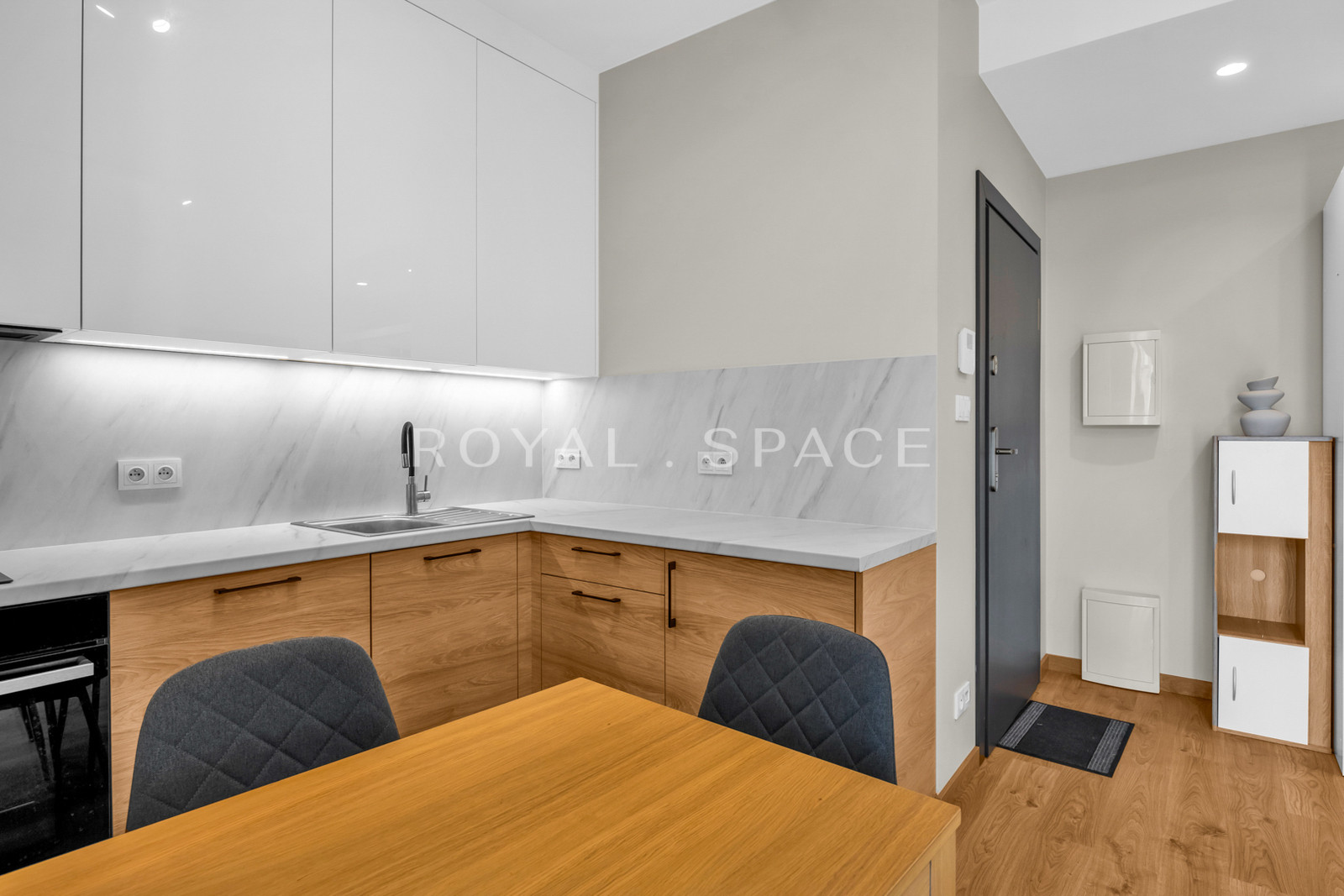 Apartment with a loggia in a luxury developmet!