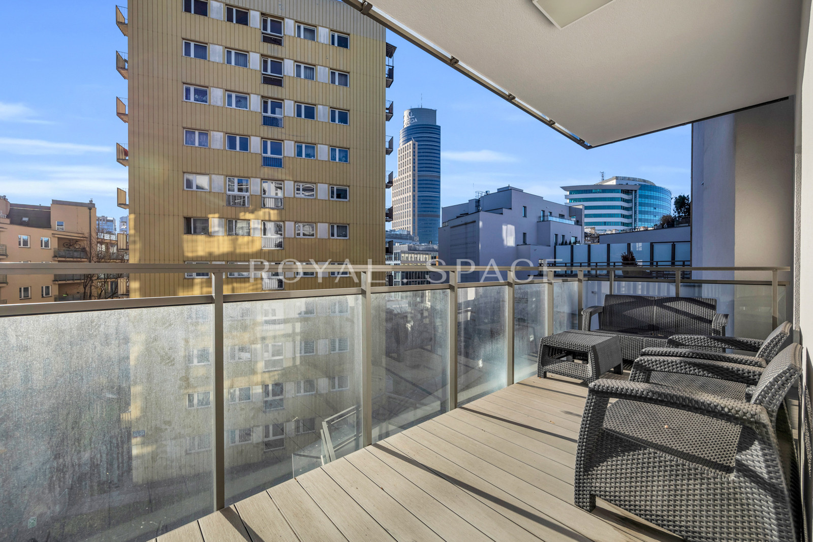 Apartment with a loggia in a luxury developmet!