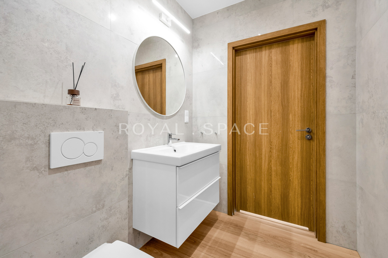 Apartment with a loggia in a luxury developmet!