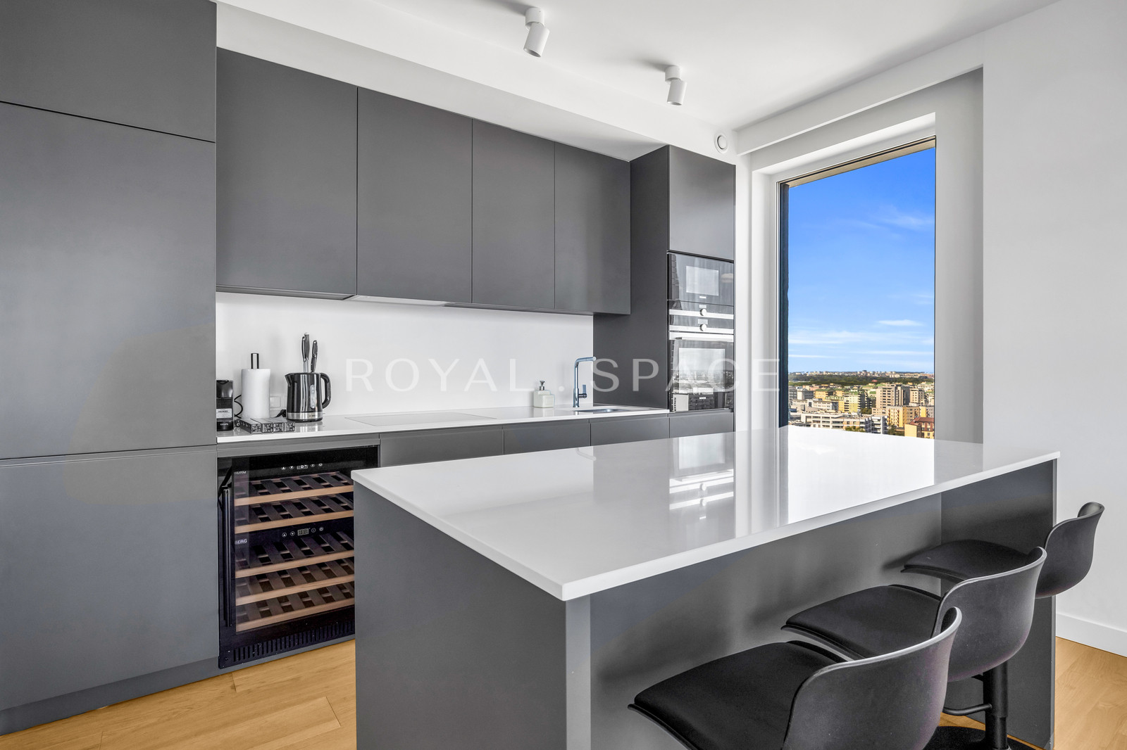 Apartment with winter garden on the 20th floor!