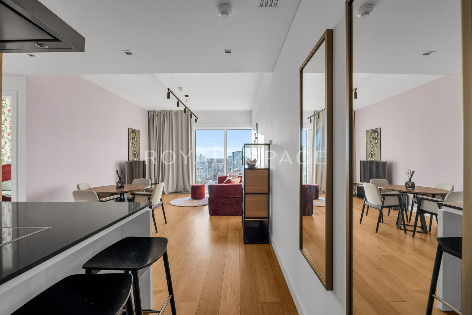 Złota 44 | Jasny przestronny apartament