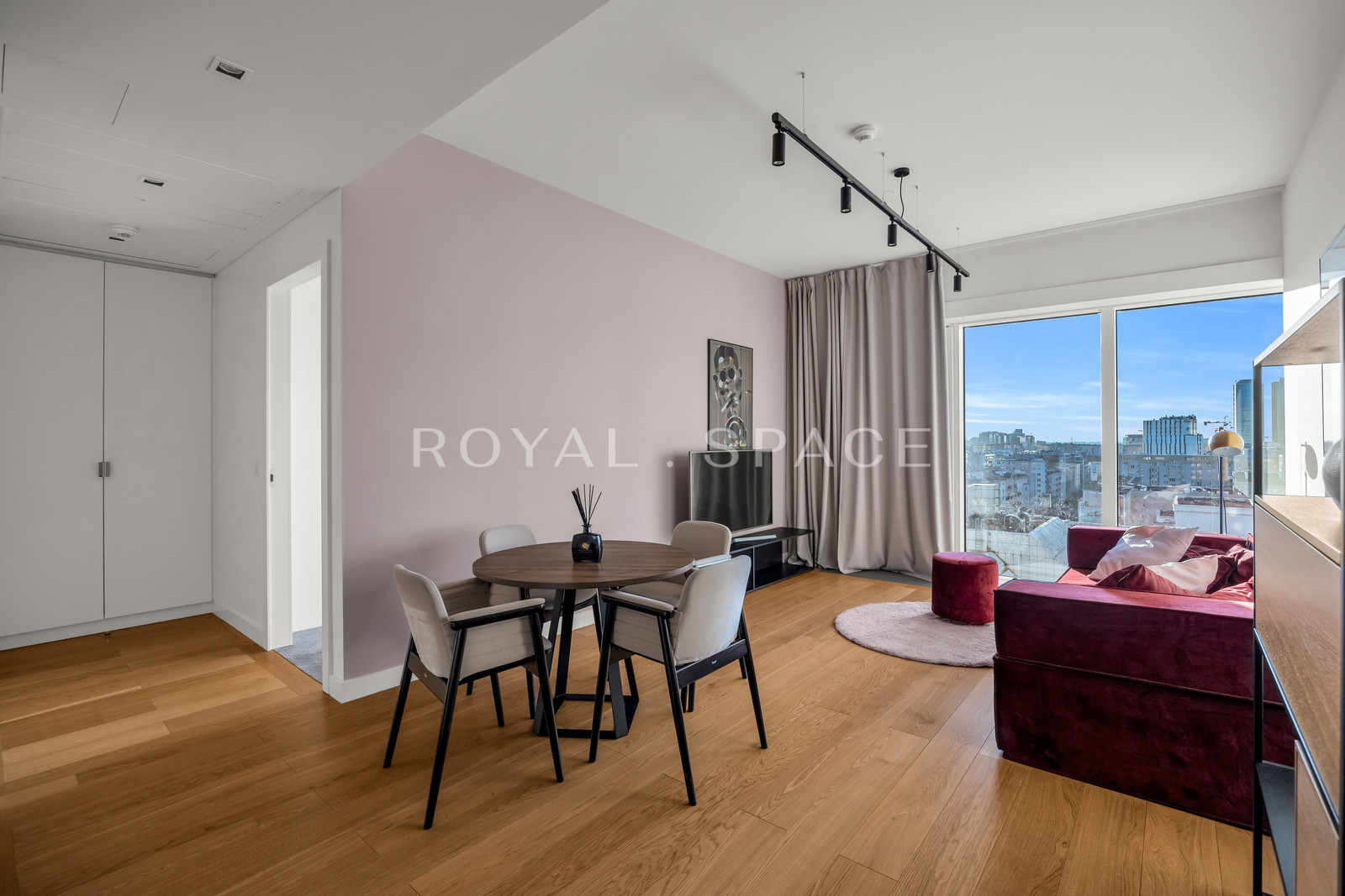 Złota 44 | Jasny przestronny apartament