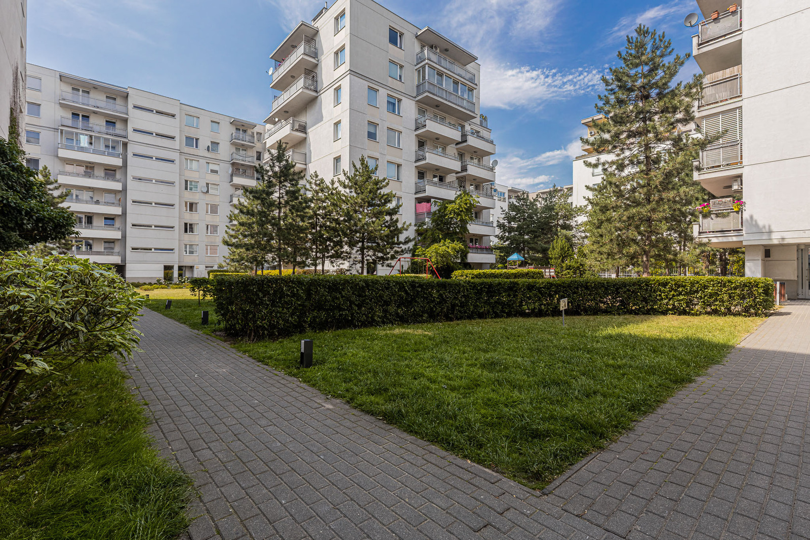 Затишна квартира в житловому комплексі Marina Mokotów