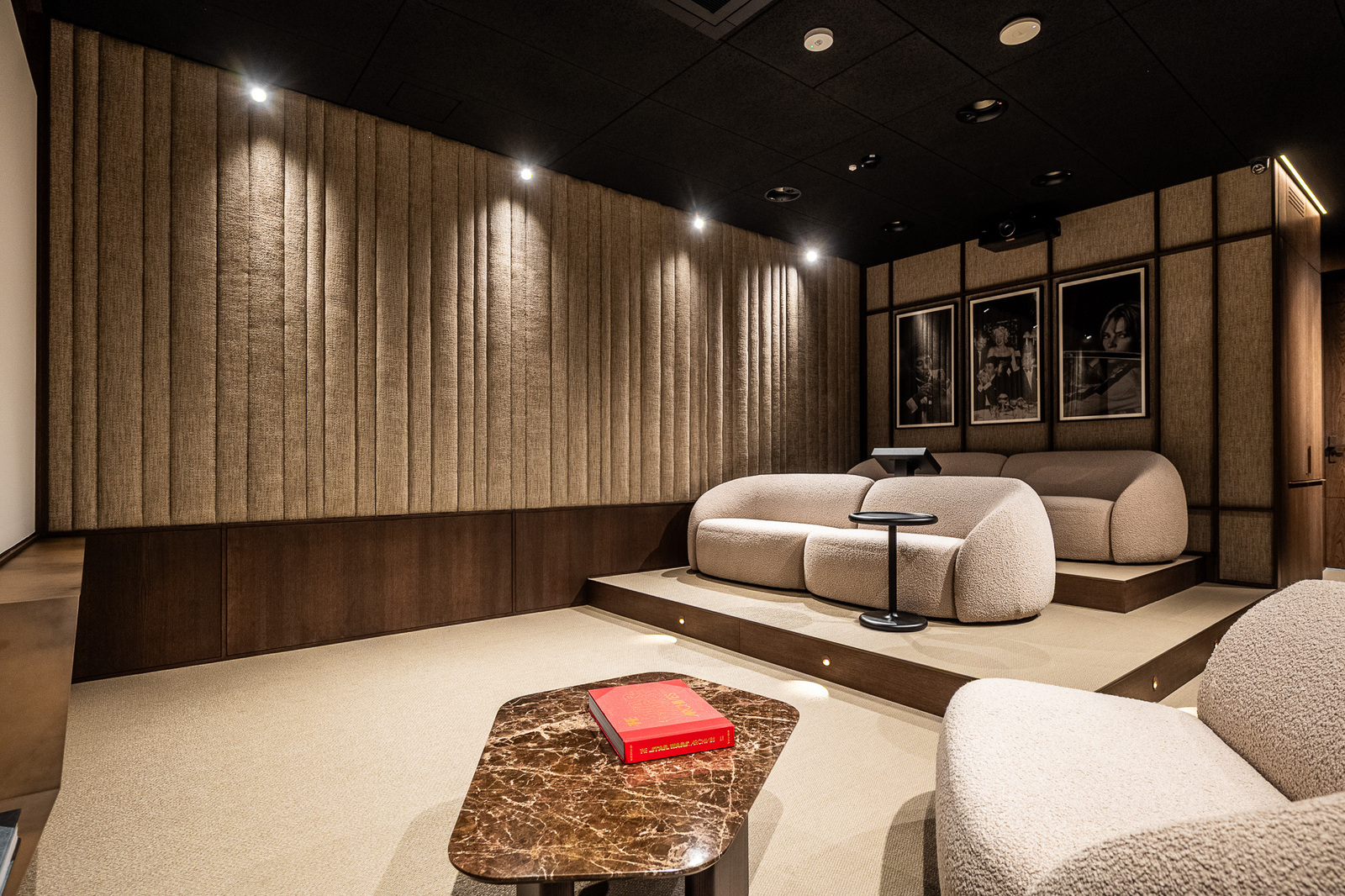 Stylish Apartment with Private Gardens | NOHO