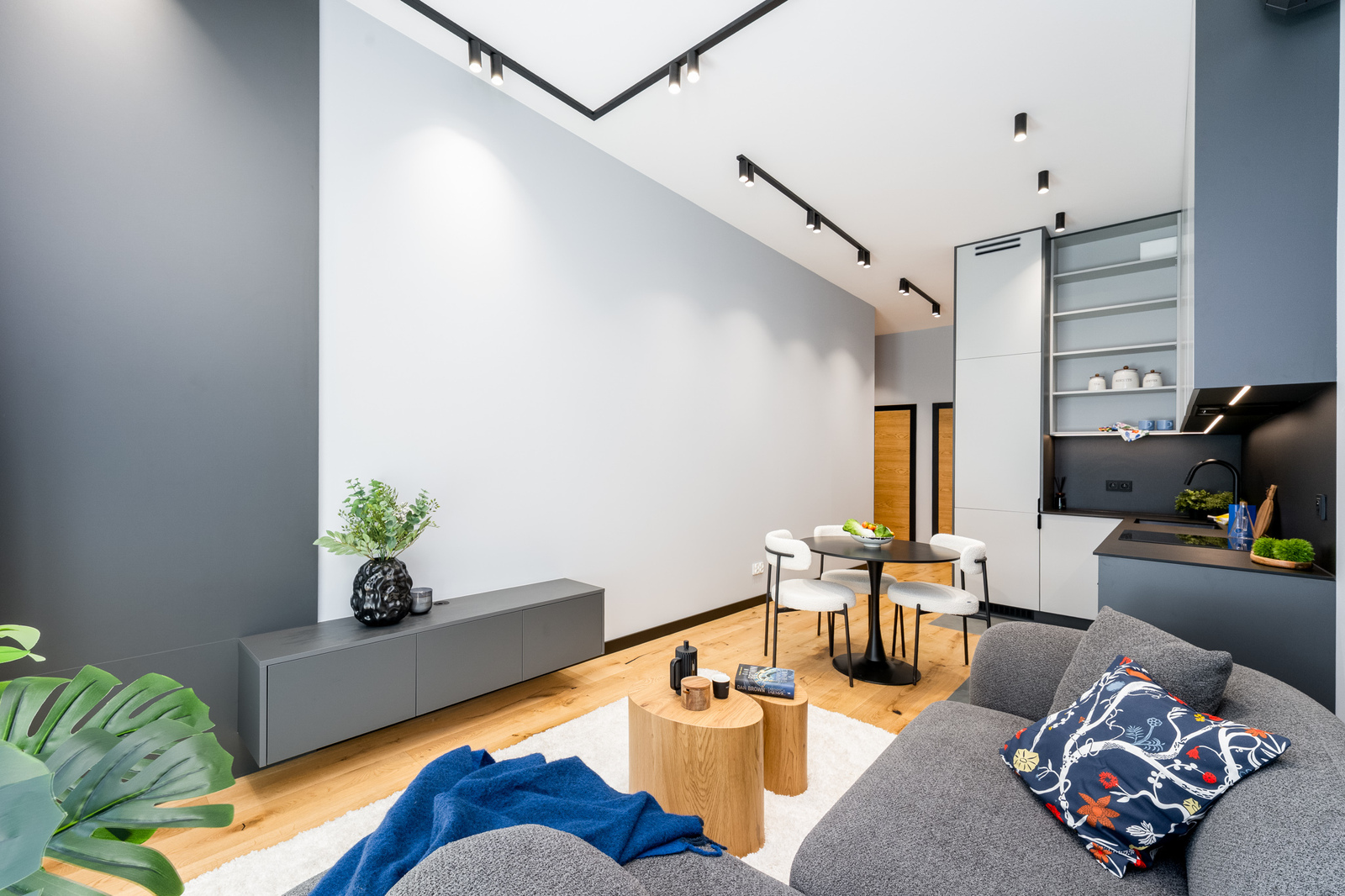 Stylish Apartment with Private Gardens | NOHO