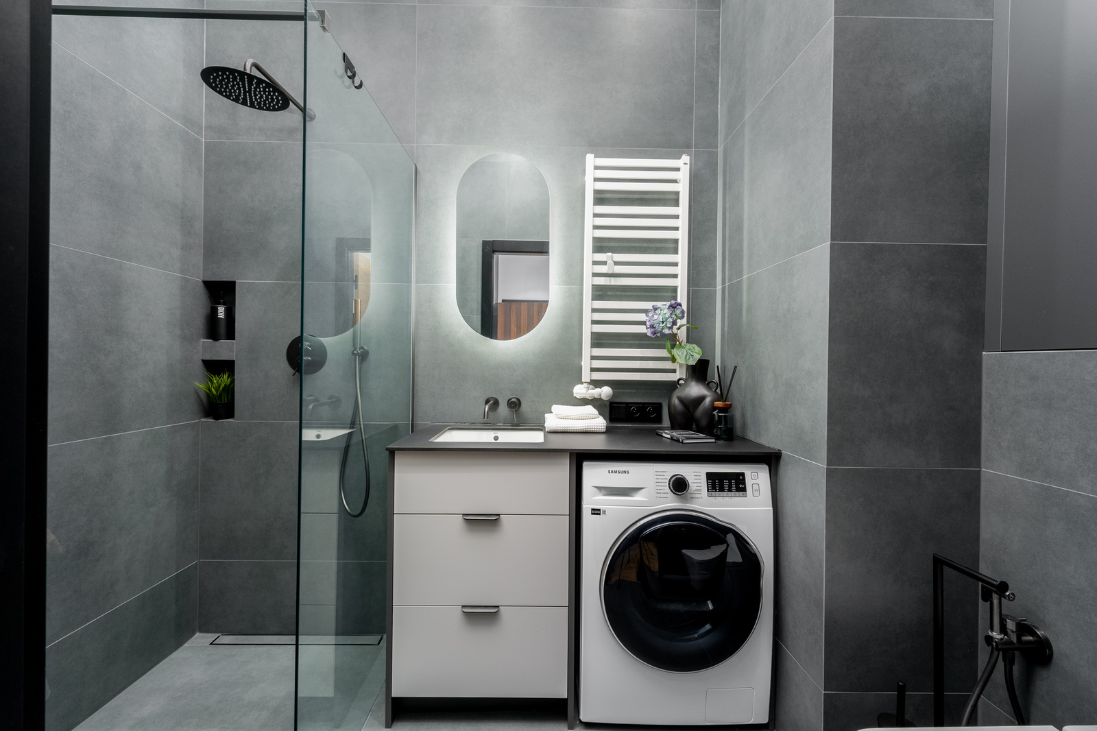 Stylish Apartment with Private Gardens | NOHO