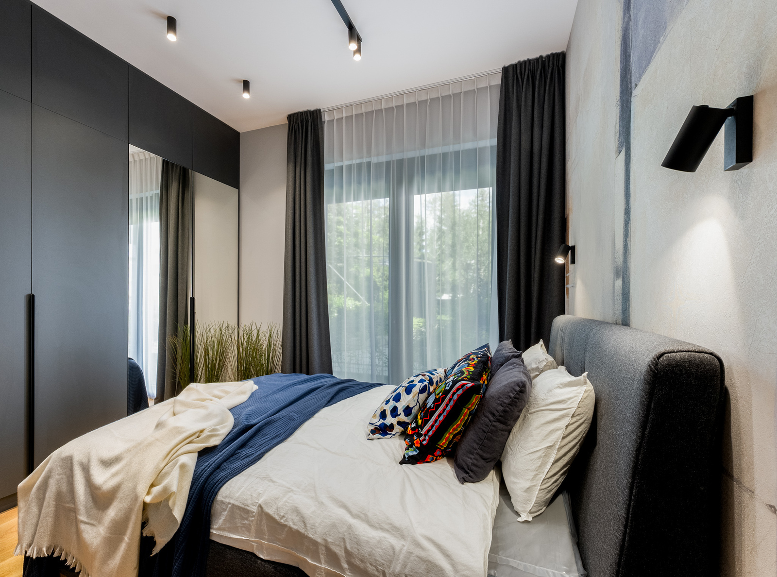 Stylish Apartment with Private Gardens | NOHO
