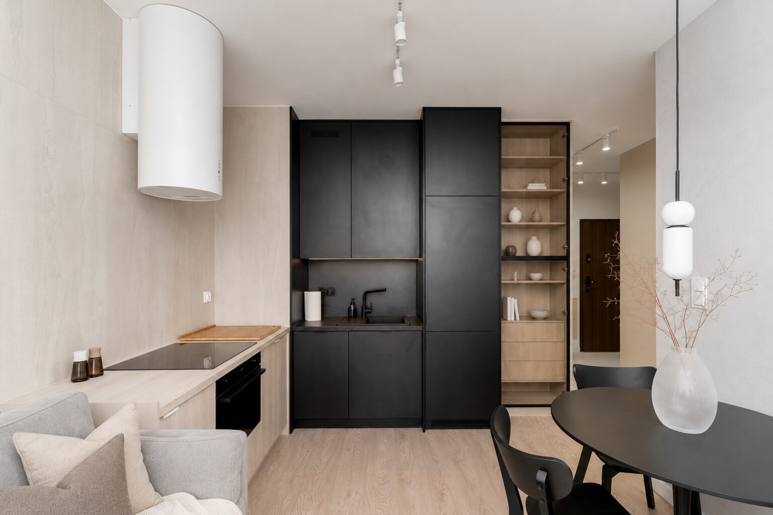 Apartment with balcony, AC and dressing room!