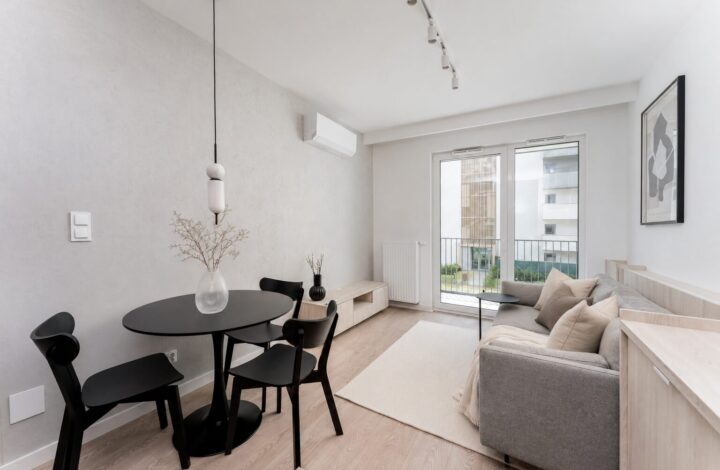 Apartment with balcony, AC and dressing room!