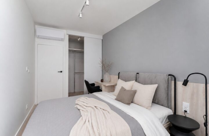 Apartment with balcony, AC and dressing room!