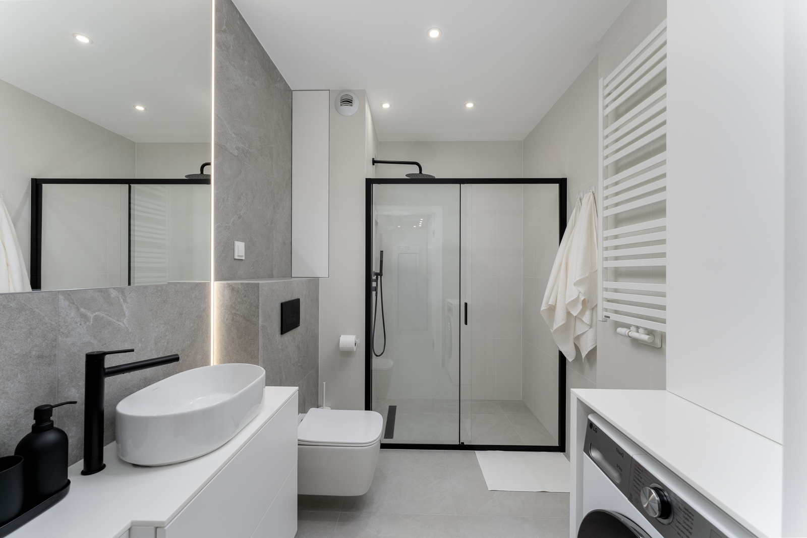 Apartment with balcony, AC and dressing room!