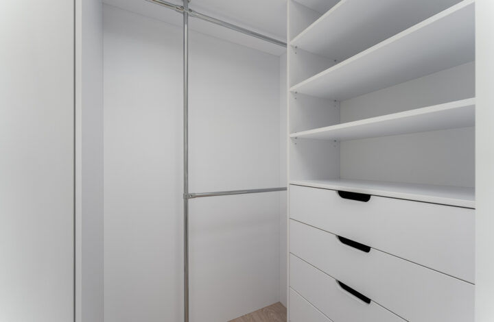 Apartment with balcony, AC and dressing room!