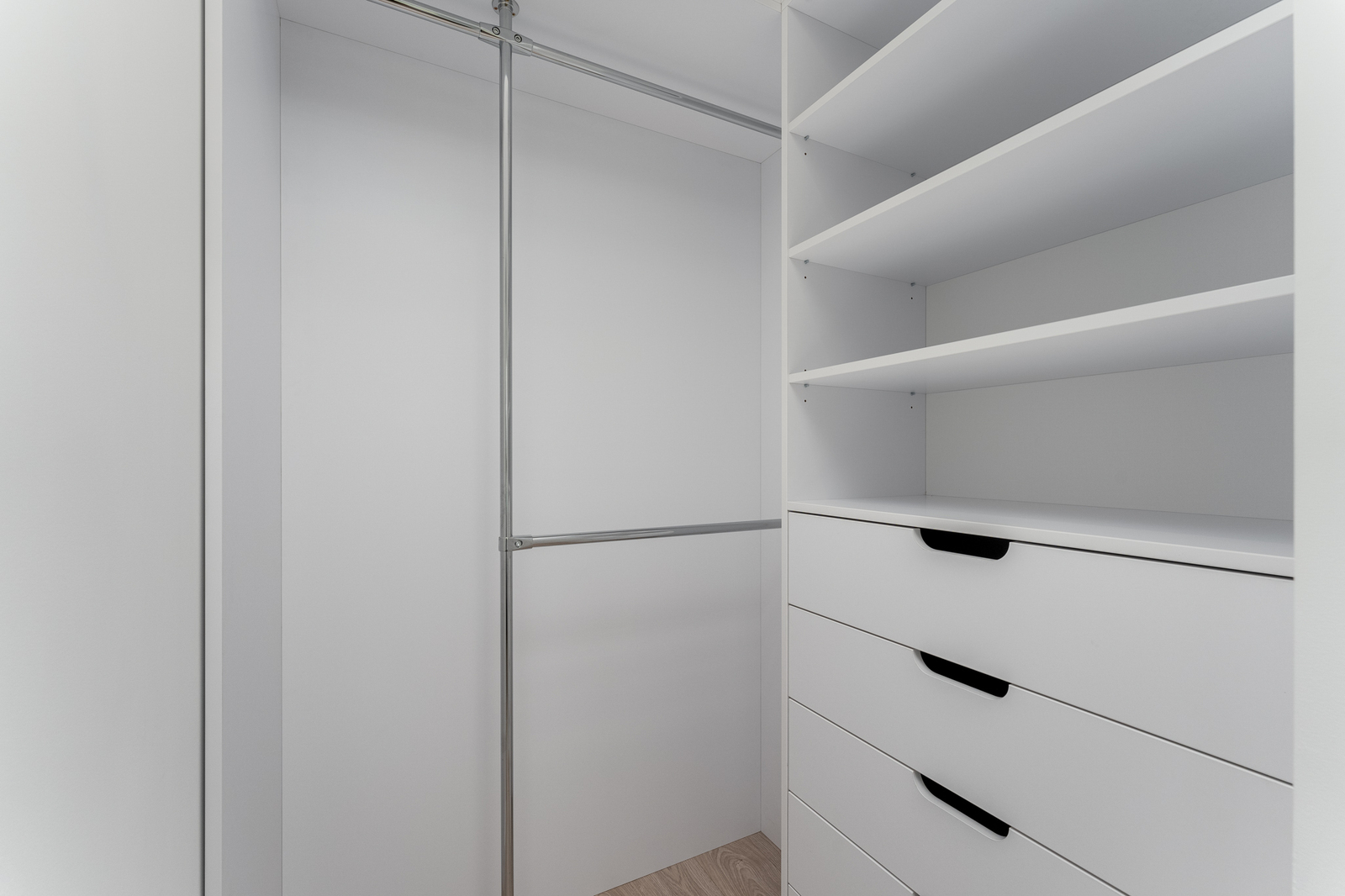 Apartment with balcony, AC and dressing room!