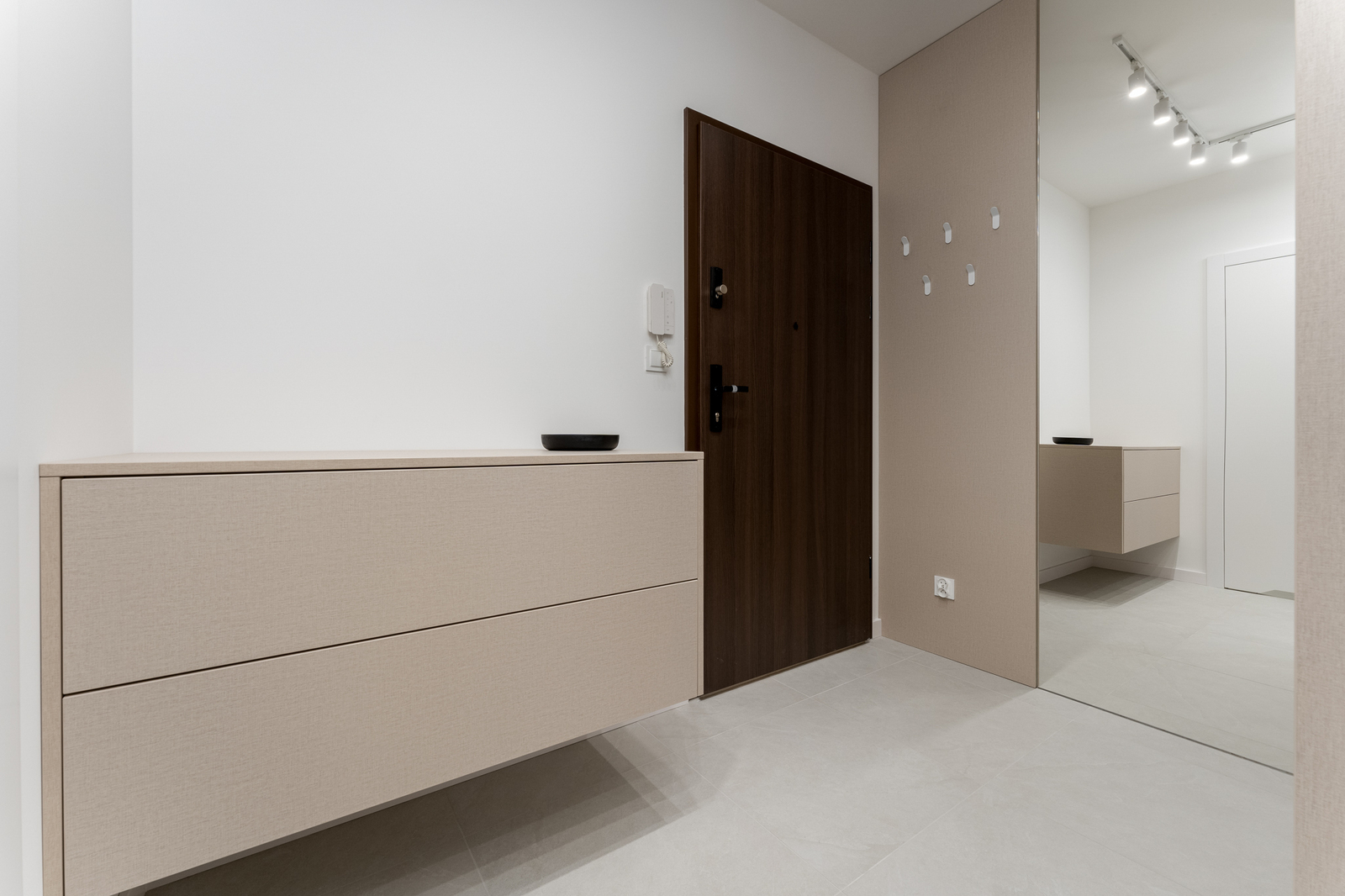 Apartment with balcony, AC and dressing room!