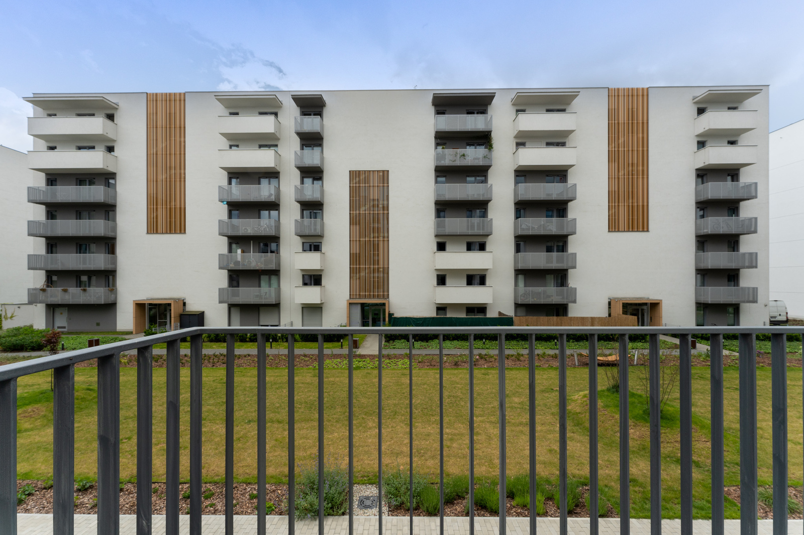 Apartment with balcony, AC and dressing room!