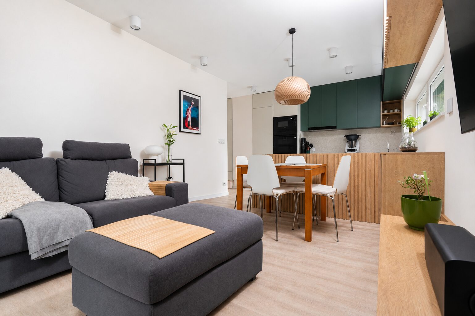 Stylish apartment with private garden!