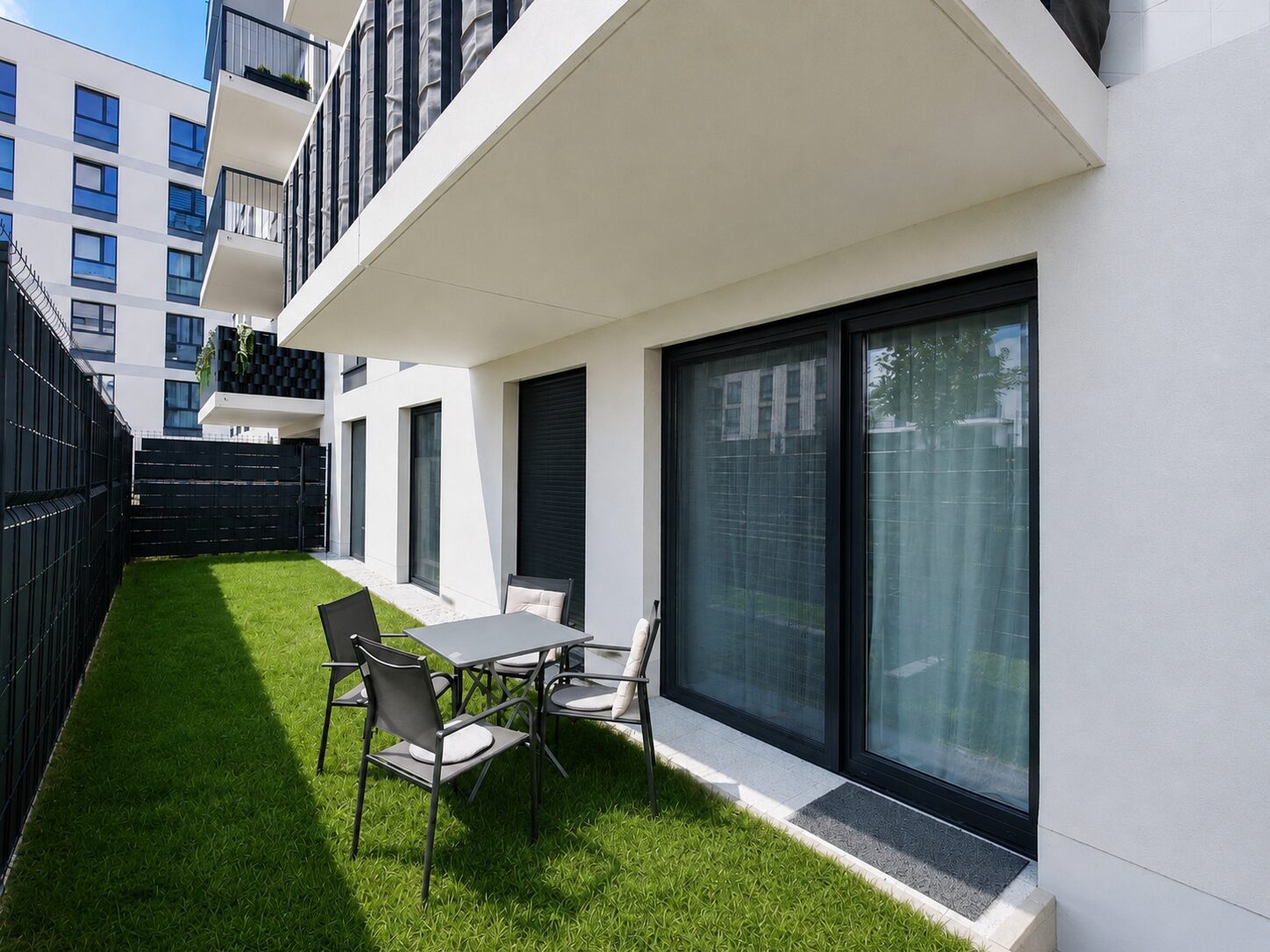 Stylish apartment with private garden!
