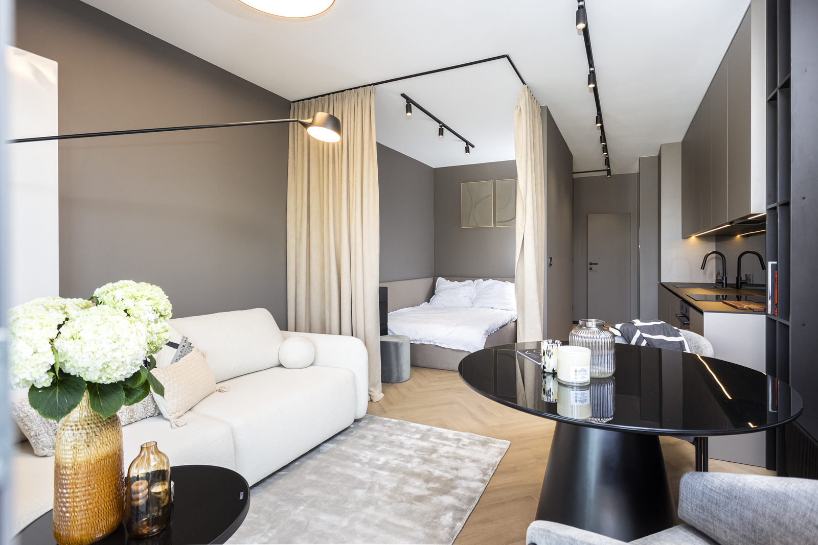 Nowy apartament studio z sypialnią w Noho N14