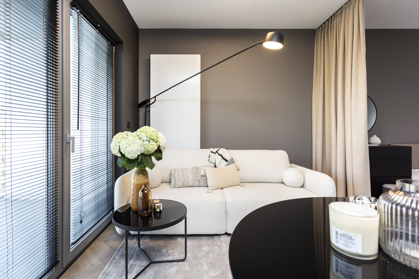 Nowy apartament studio z sypialnią w Noho N14
