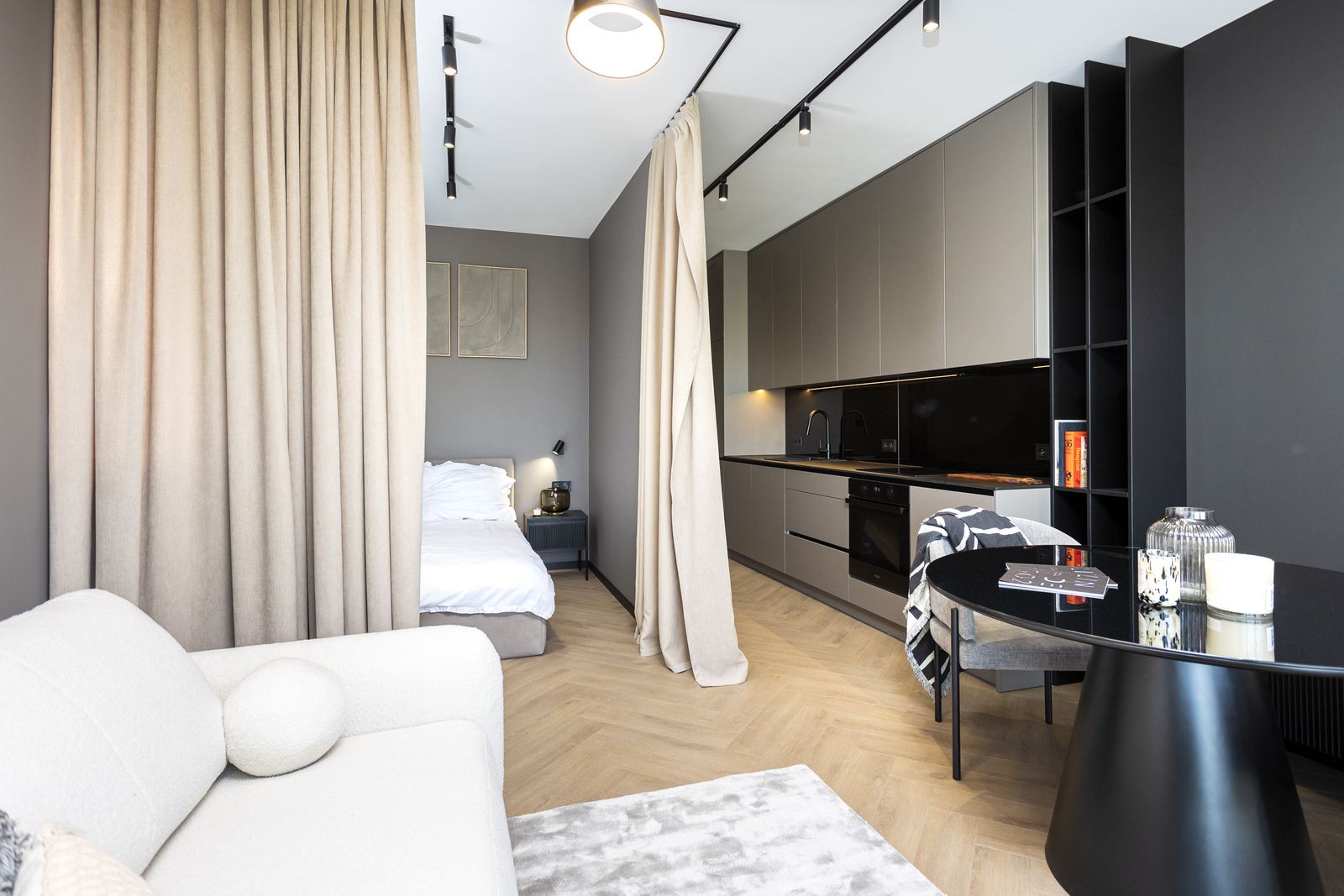 Nowy apartament studio z sypialnią w Noho N14