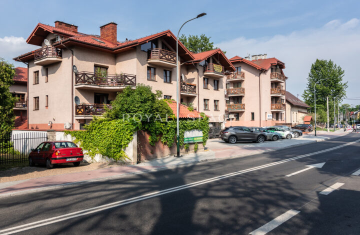 Apartment Surrounded by Greenery!