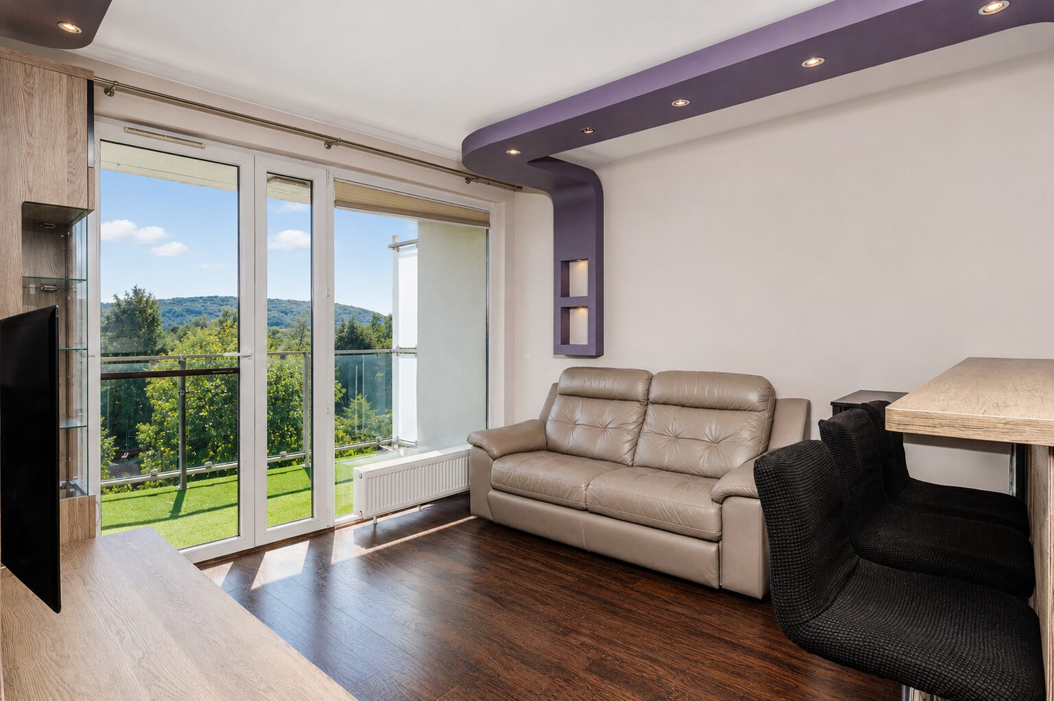 Apartment Overlooking Greenery | Bronowice