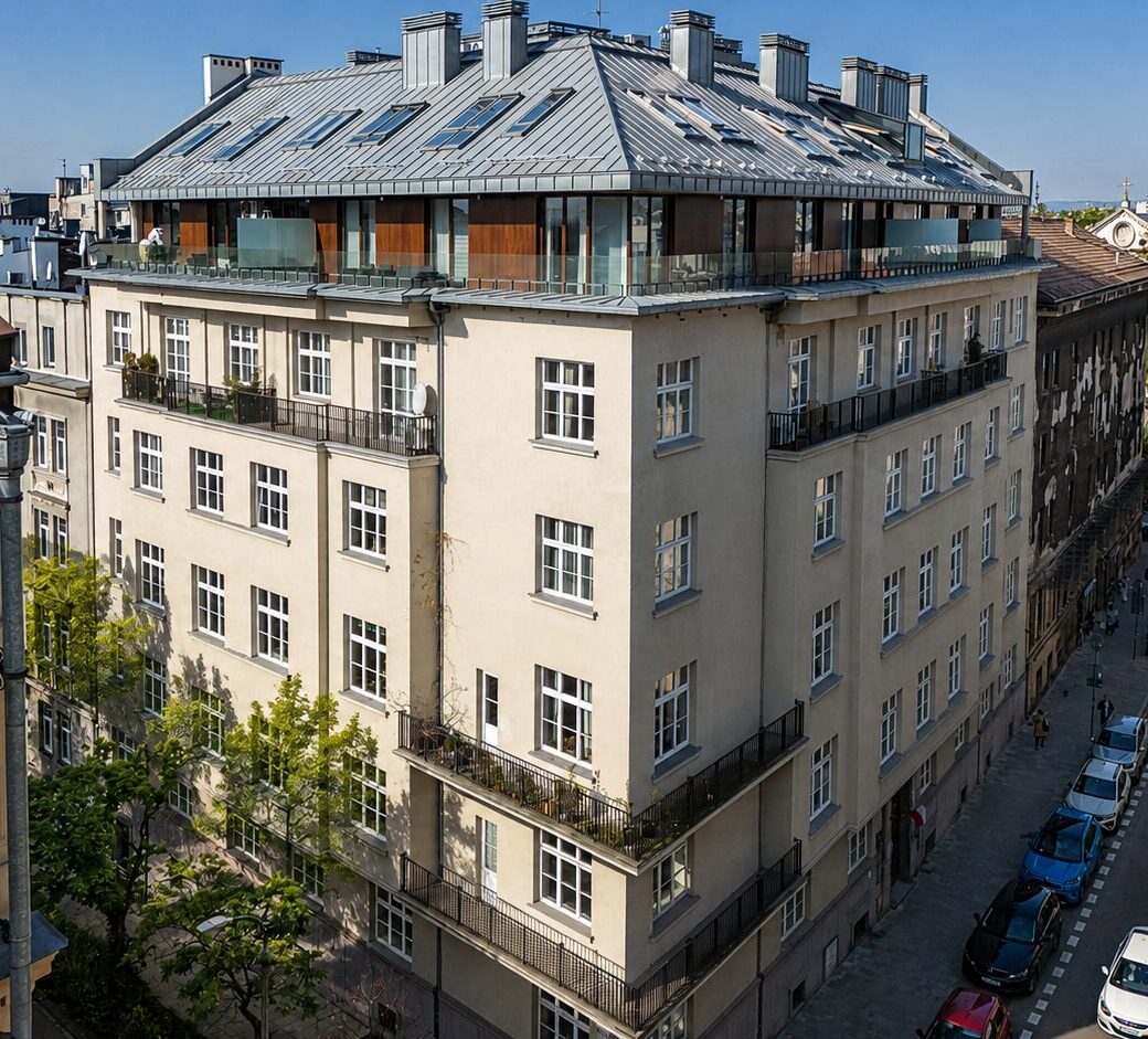 Corner apartment with 2 balconies in Old Town!